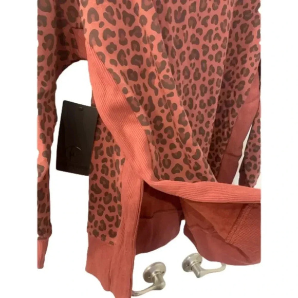 90 Degrees Leopard Mocha Size Medium Sweater - Picture 3 of 10